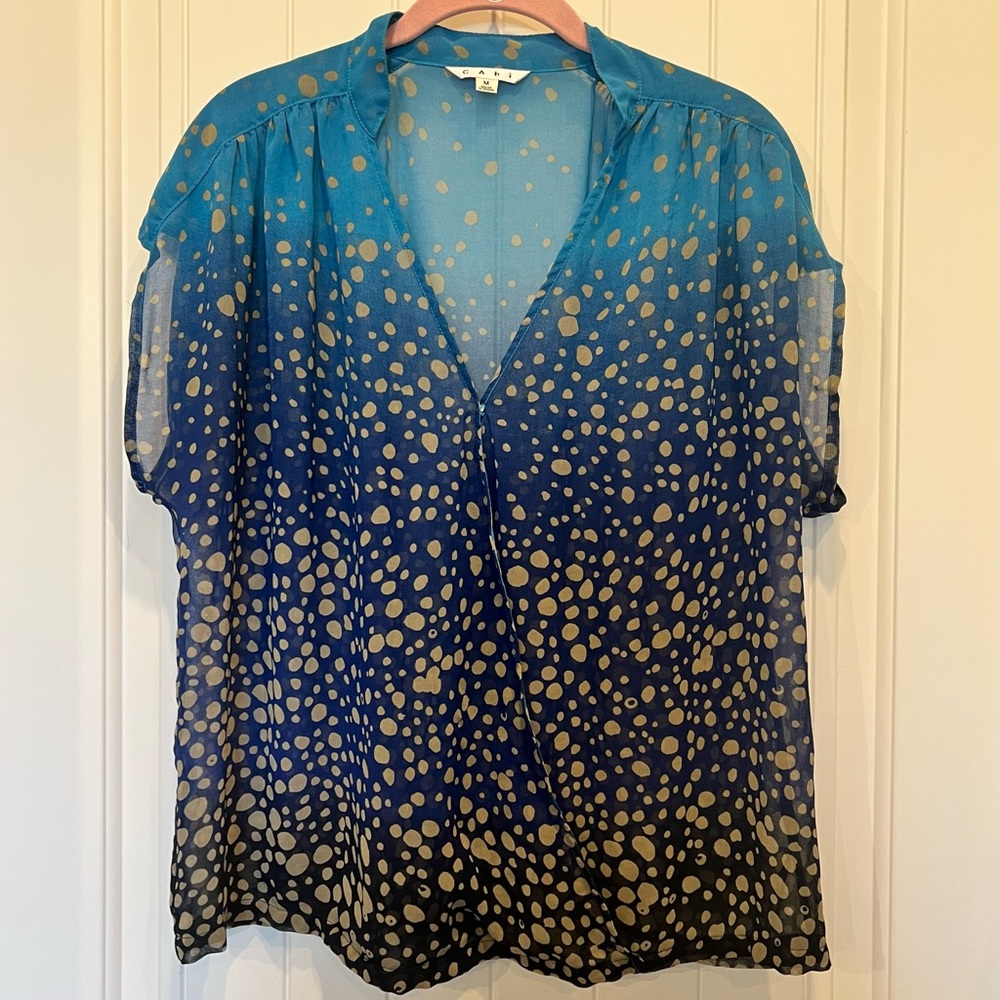 CAbi Women's Sz M Blue Ombre
Spotted Print Semi Sheer Cap Snap closure Faux Wrap
